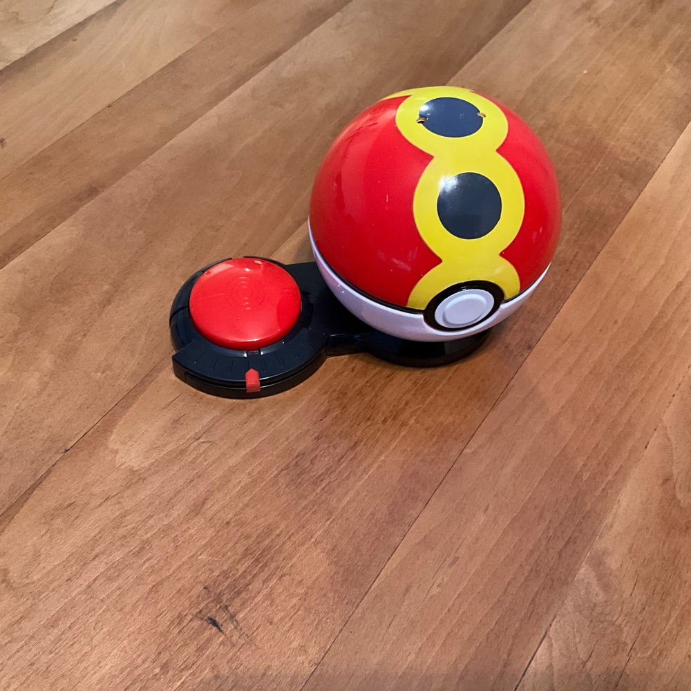 Pokemon Poke Ball Surprise Attack‎ Game Action Toy Repacment